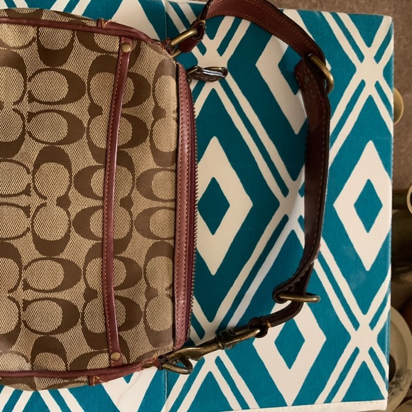 Small Coach handbag . Great condition! - Picture 2 of 6